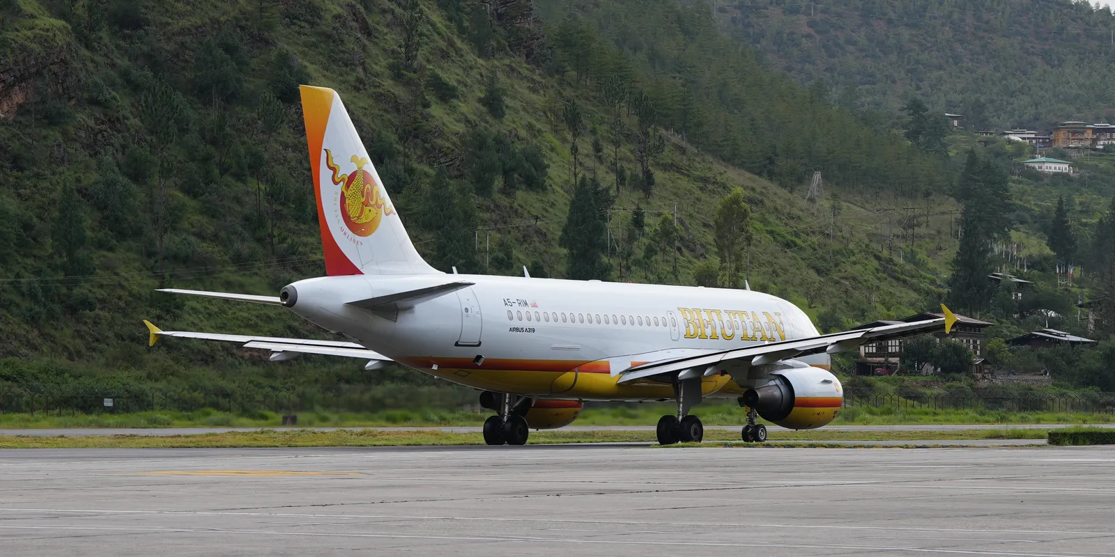 Bhutan Airlines: druga linia Bhutanu, kto nią zarządza i co oferuje