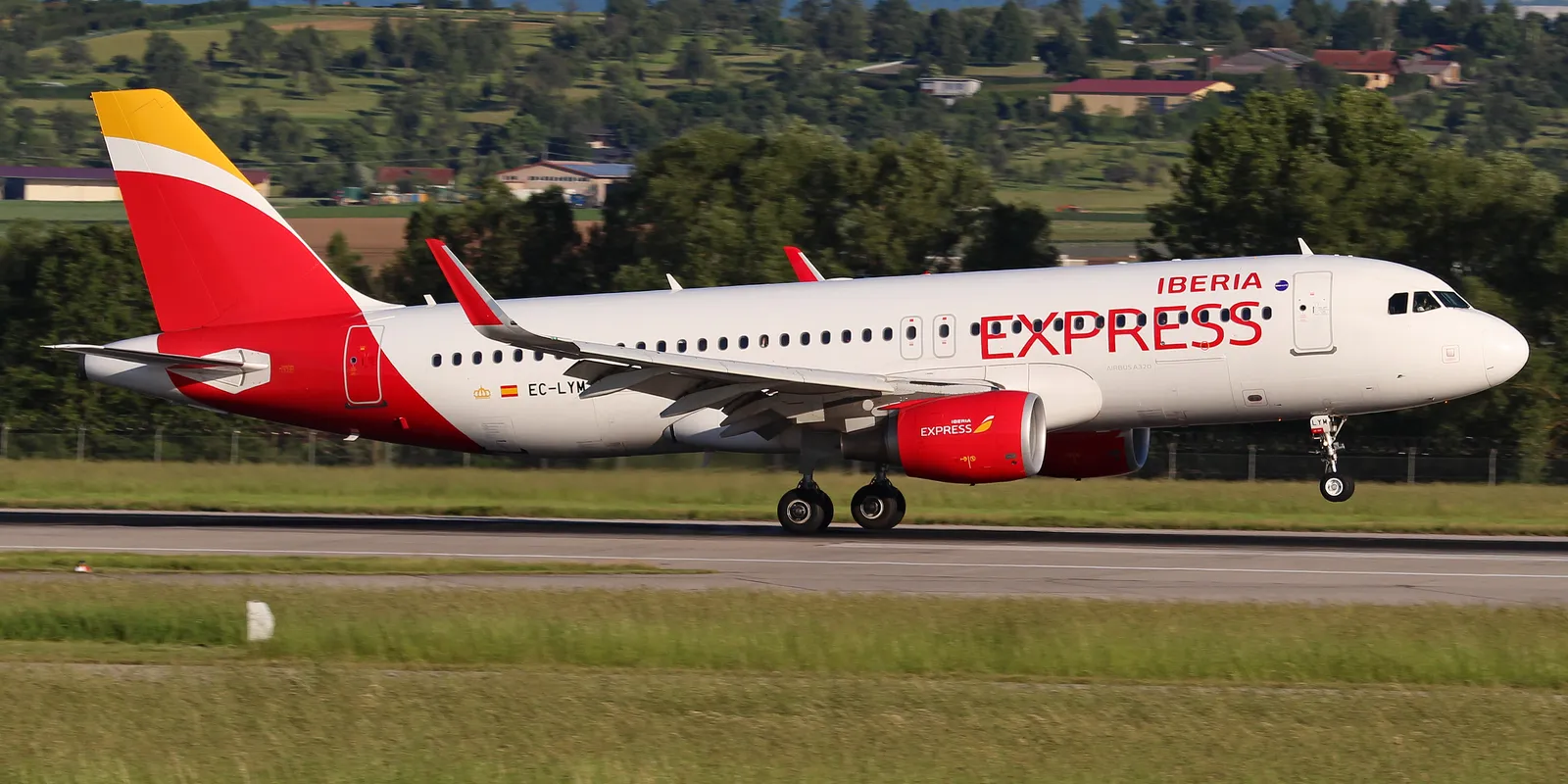 Iberia Express: a low cost que alimenta o hub de Madri