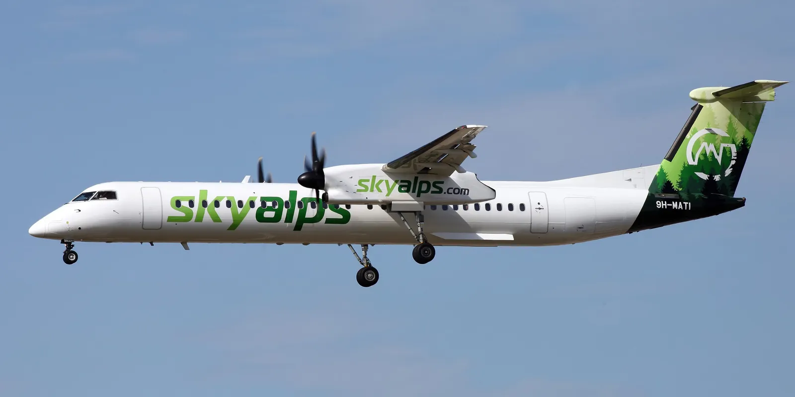 SkyAlps: la piccola compagnia di Bolzano e i suoi turboelica Dash 8