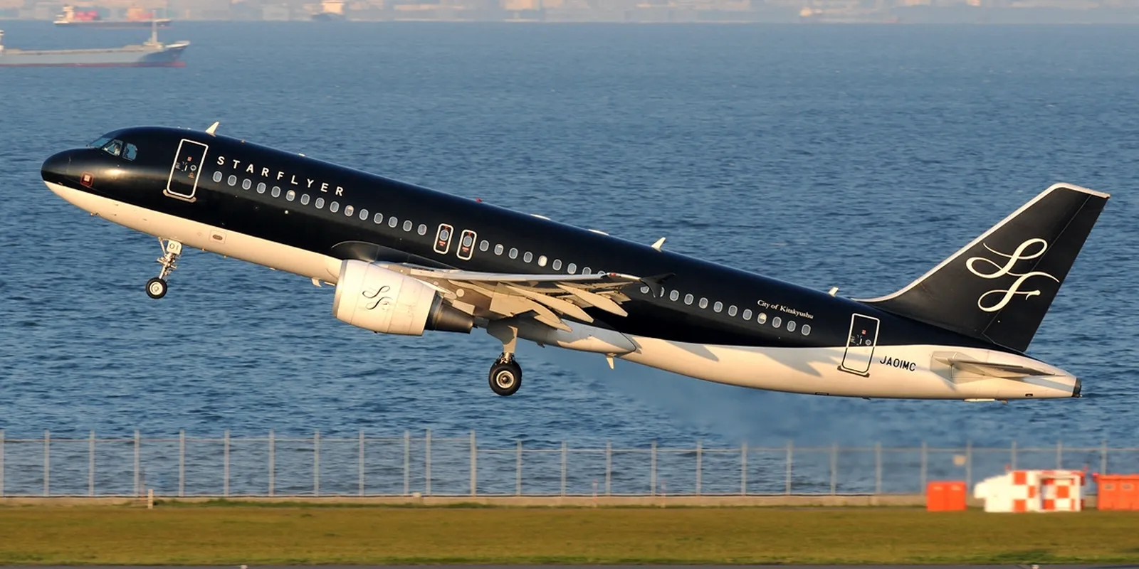 StarFlyer: la compagnia giapponese che vende più spazio in economy