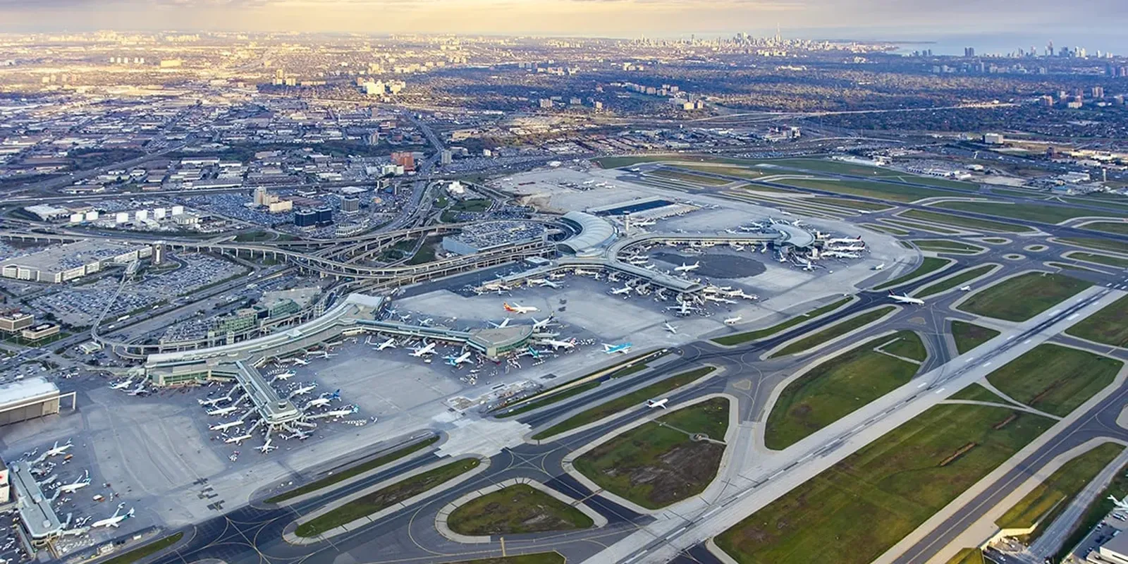 Lester B. Pearson International Airport: where to stay, areas and recommended hotels