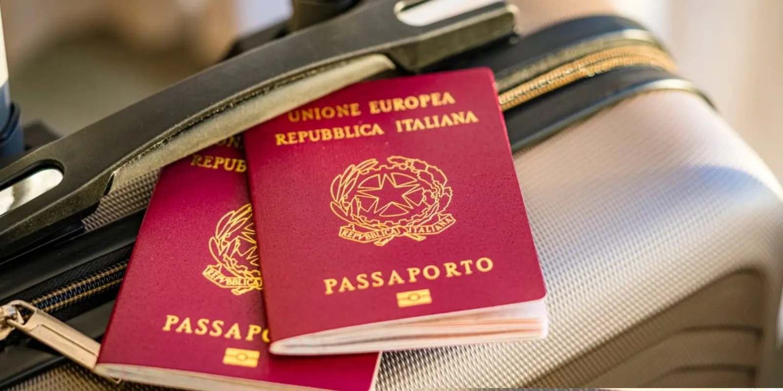 Carta d'identità o passaporto: quale serve per volare