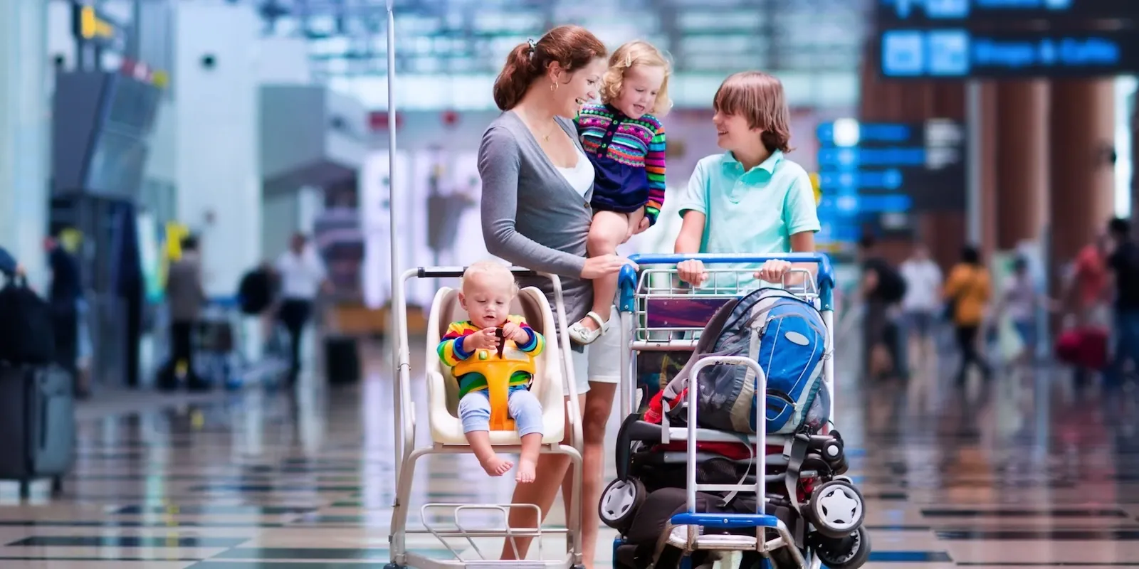 Come intrattenere un bambino durante l'attesa in aeroporto