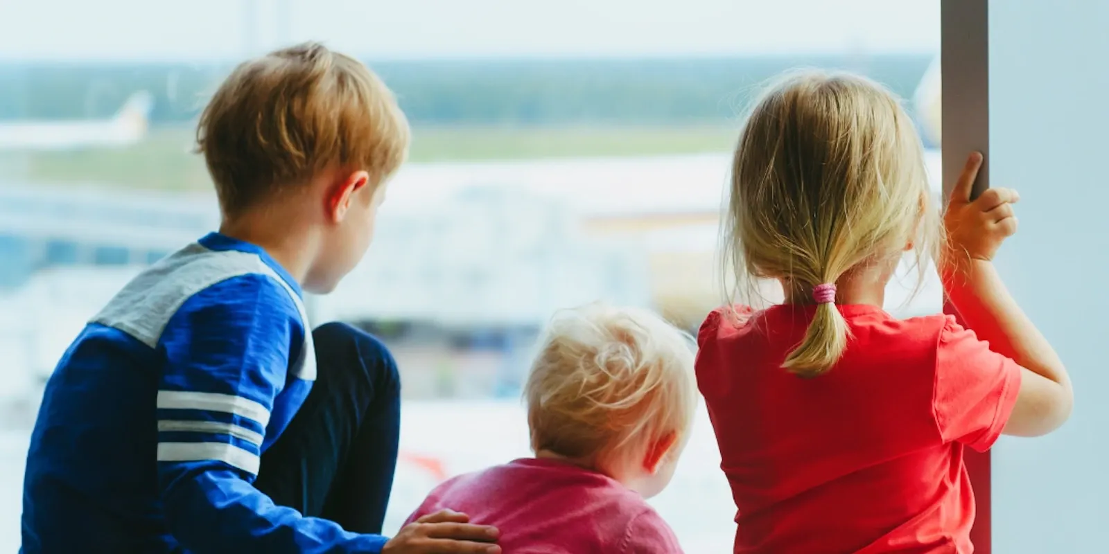 Bambini piccoli e jet lag: come gestire il fuso orario