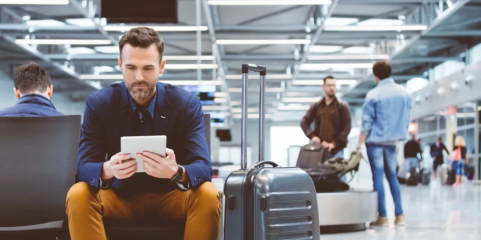 Come passare il tempo in aeroporto senza annoiarsi