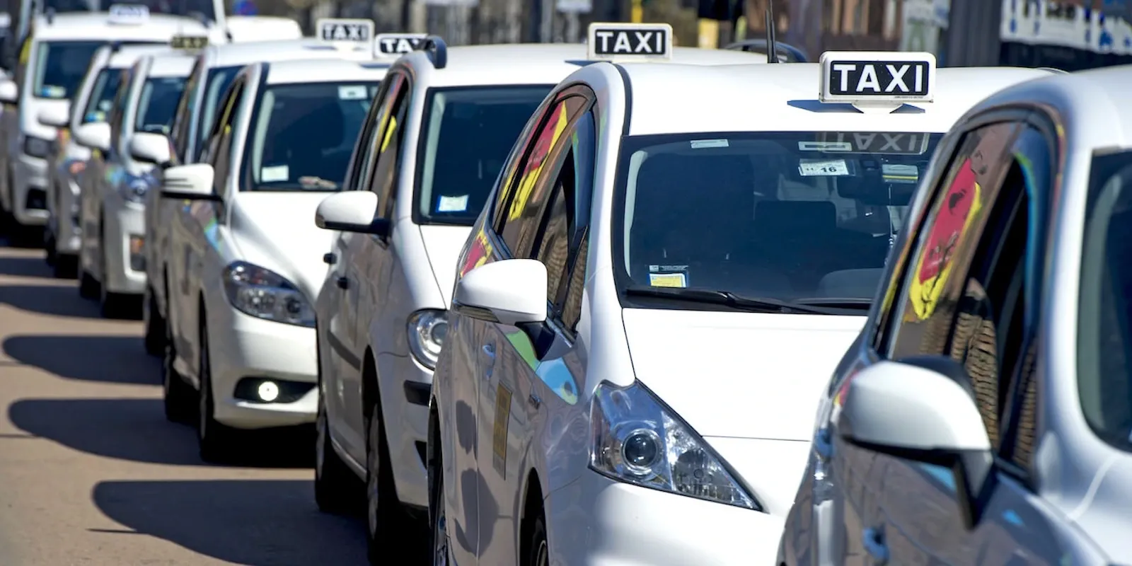 Taxi per l'aeroporto: come organizzare la partenza