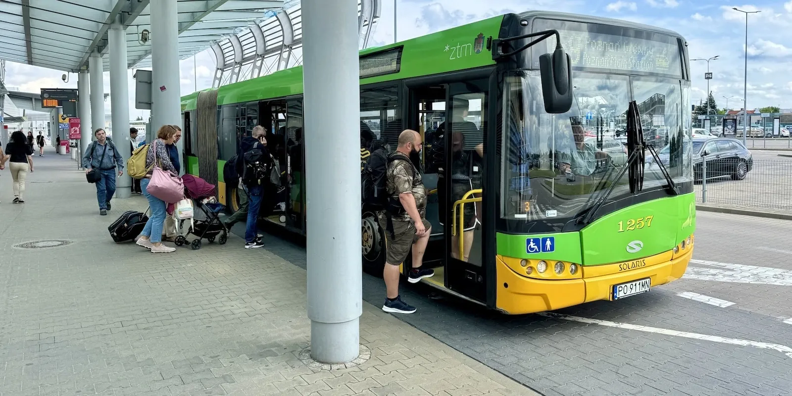 Treni e bus aeroportuali: la scelta economica e veloce