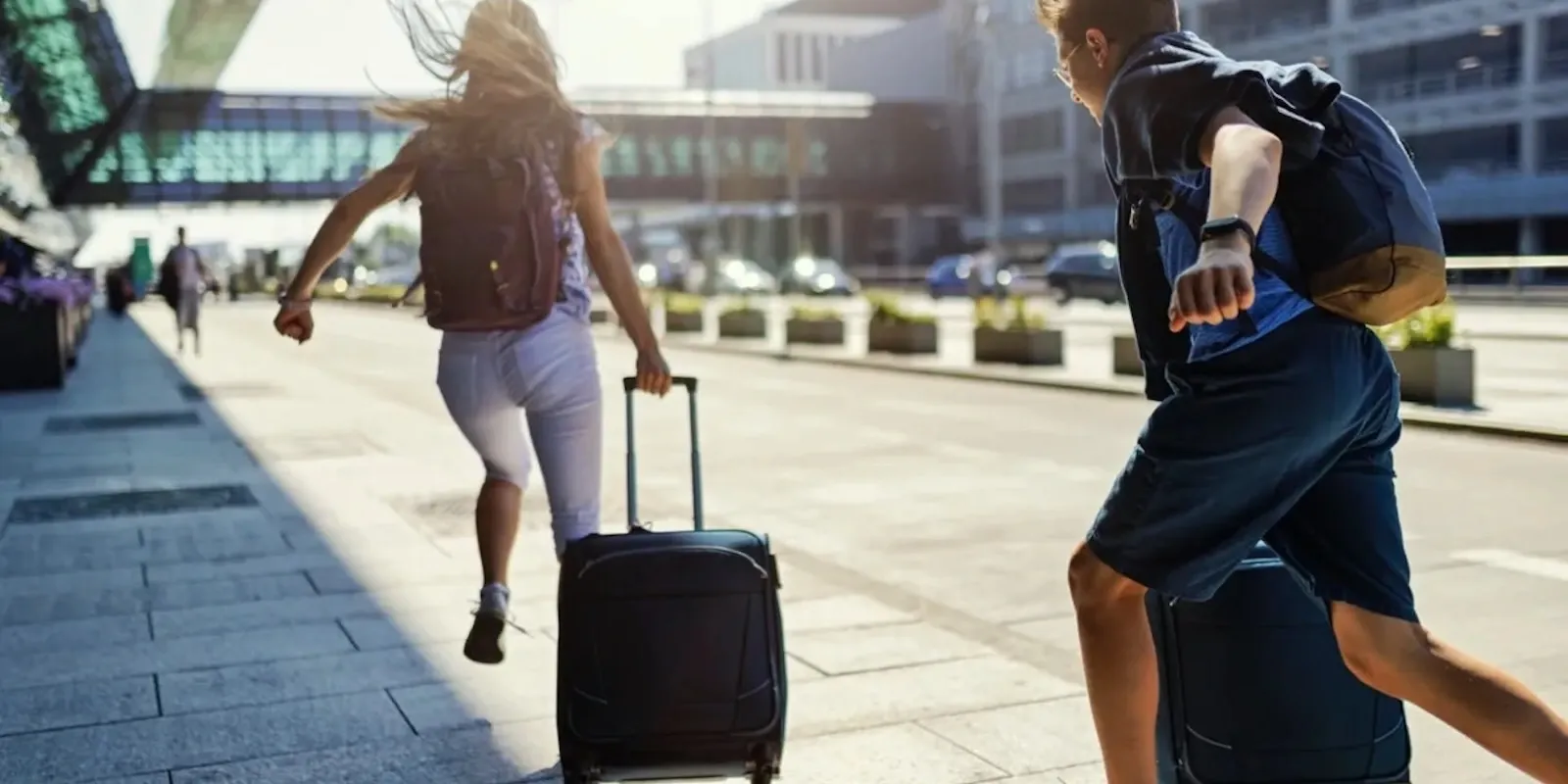Teenager in viaggio: come gestire il volo con gli adolescenti