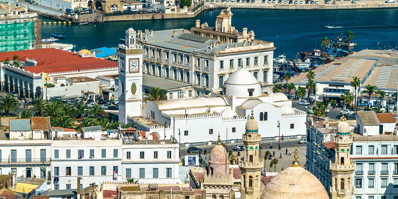 Algeri: la Casbah sopra la baia