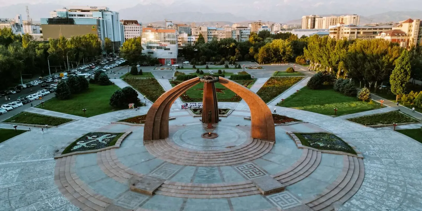 Biškek: viale sovietici ai piedi del Tian Shan
