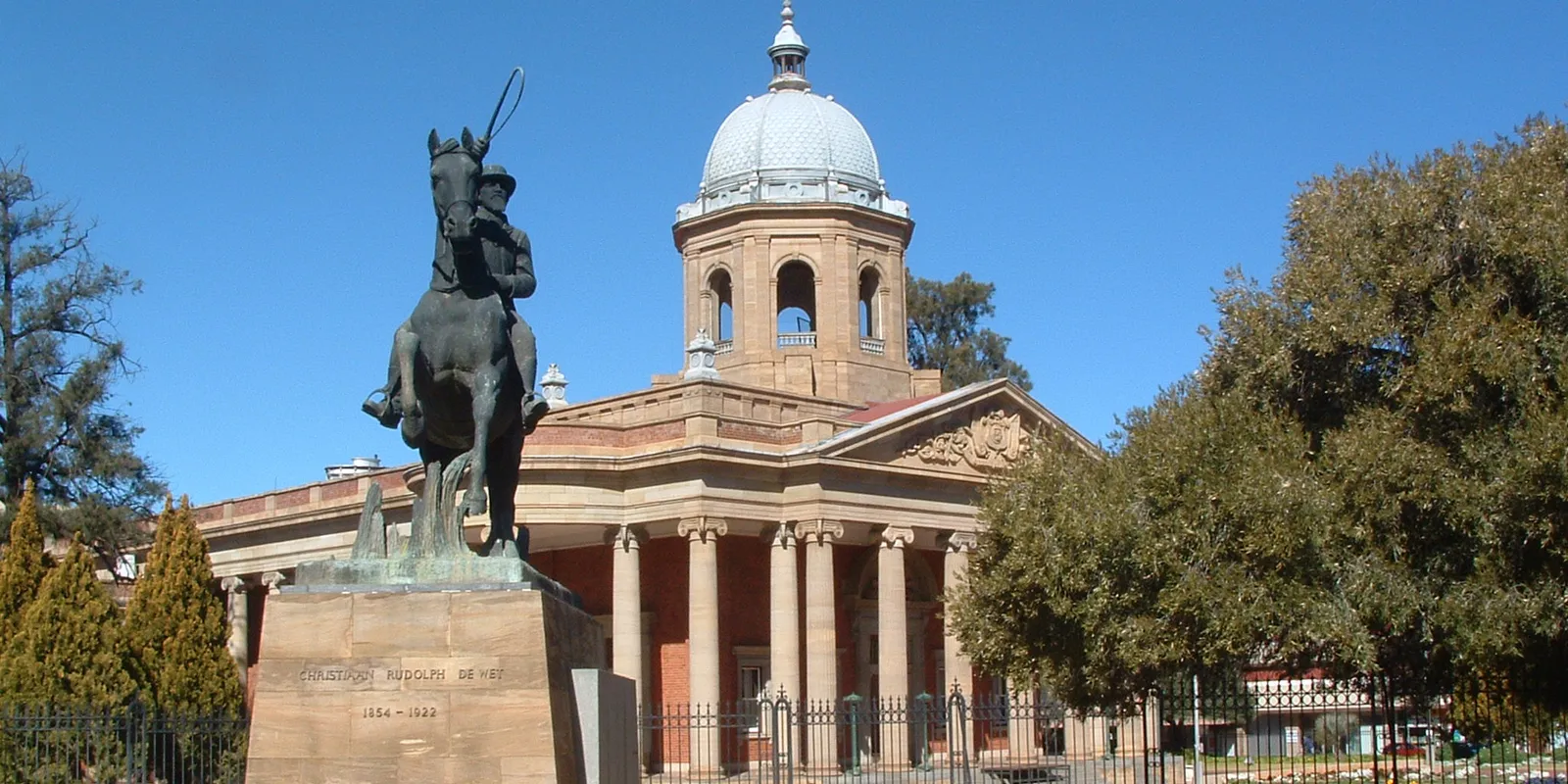 Bloemfontein: la capitale giudiziaria tra le rose