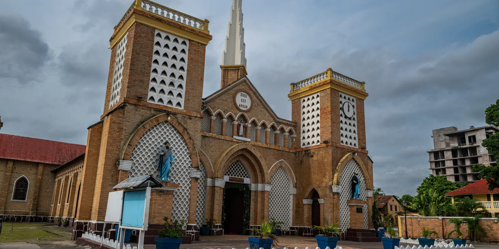 Brazzaville: le due capitali separate dal fiume Congo
