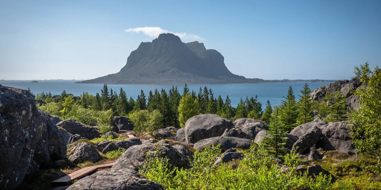 Brønnøysund: la montagna con il buco