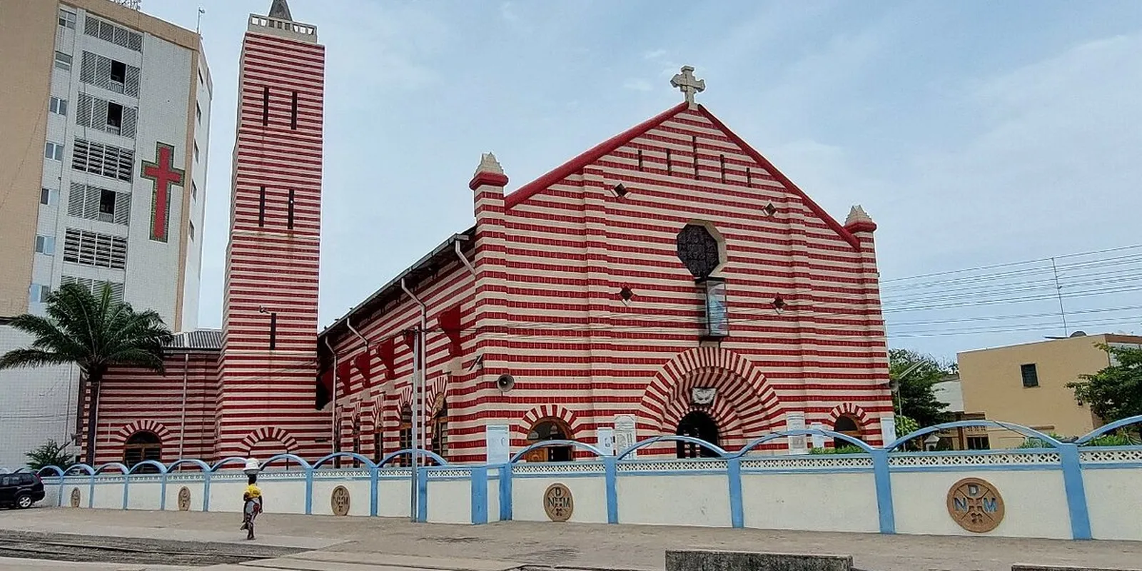 Cotonou: la porta del villaggio lacustre di Ganvié