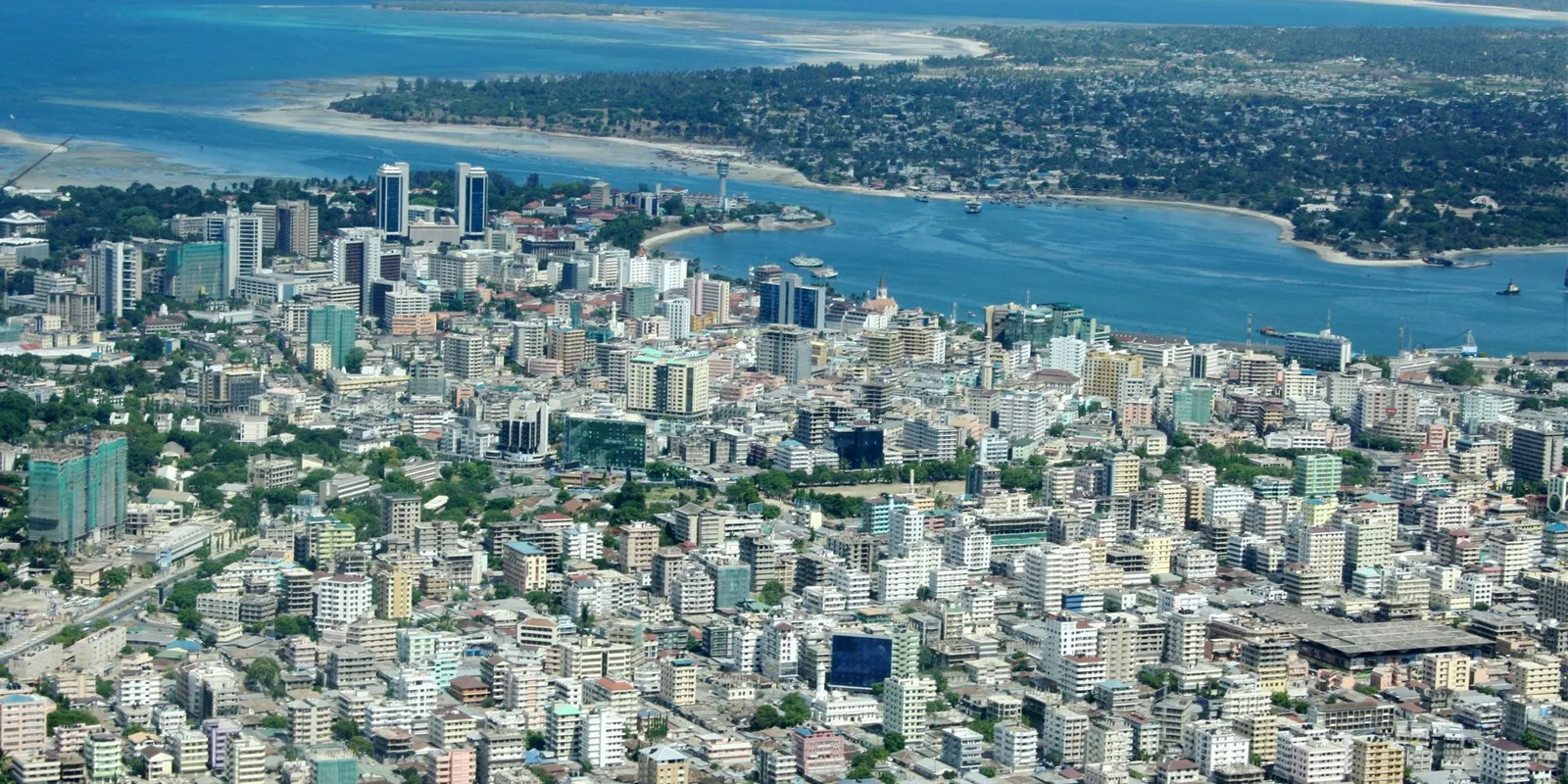 Dar es Salaam: il porto verso Zanzibar