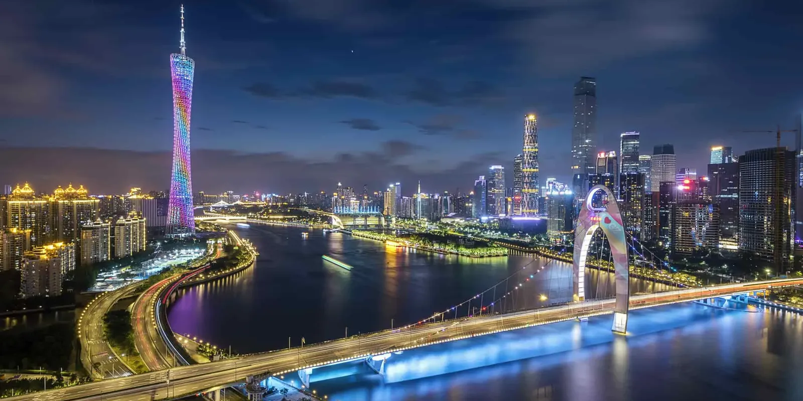 Guangzhou in poche ore: torre e canali