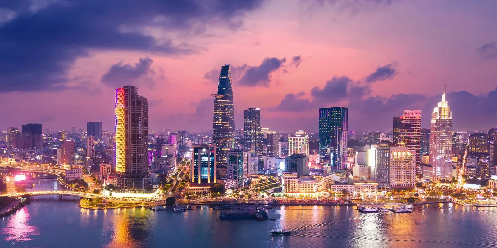 Ho Chi Minh: guerra, mercati e caffè sospesi