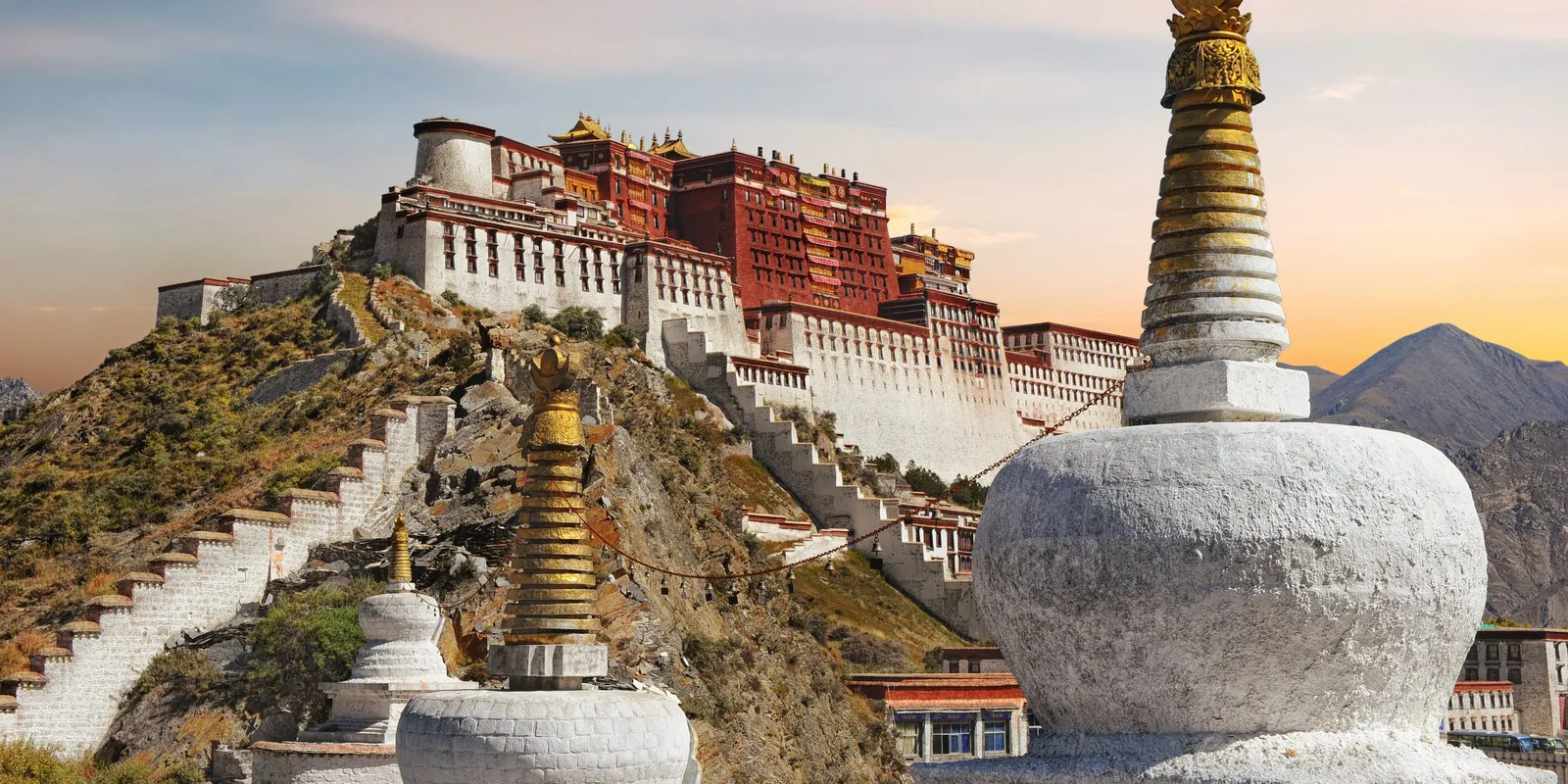 Lhasa: il palazzo del Potala sul tetto del mondo