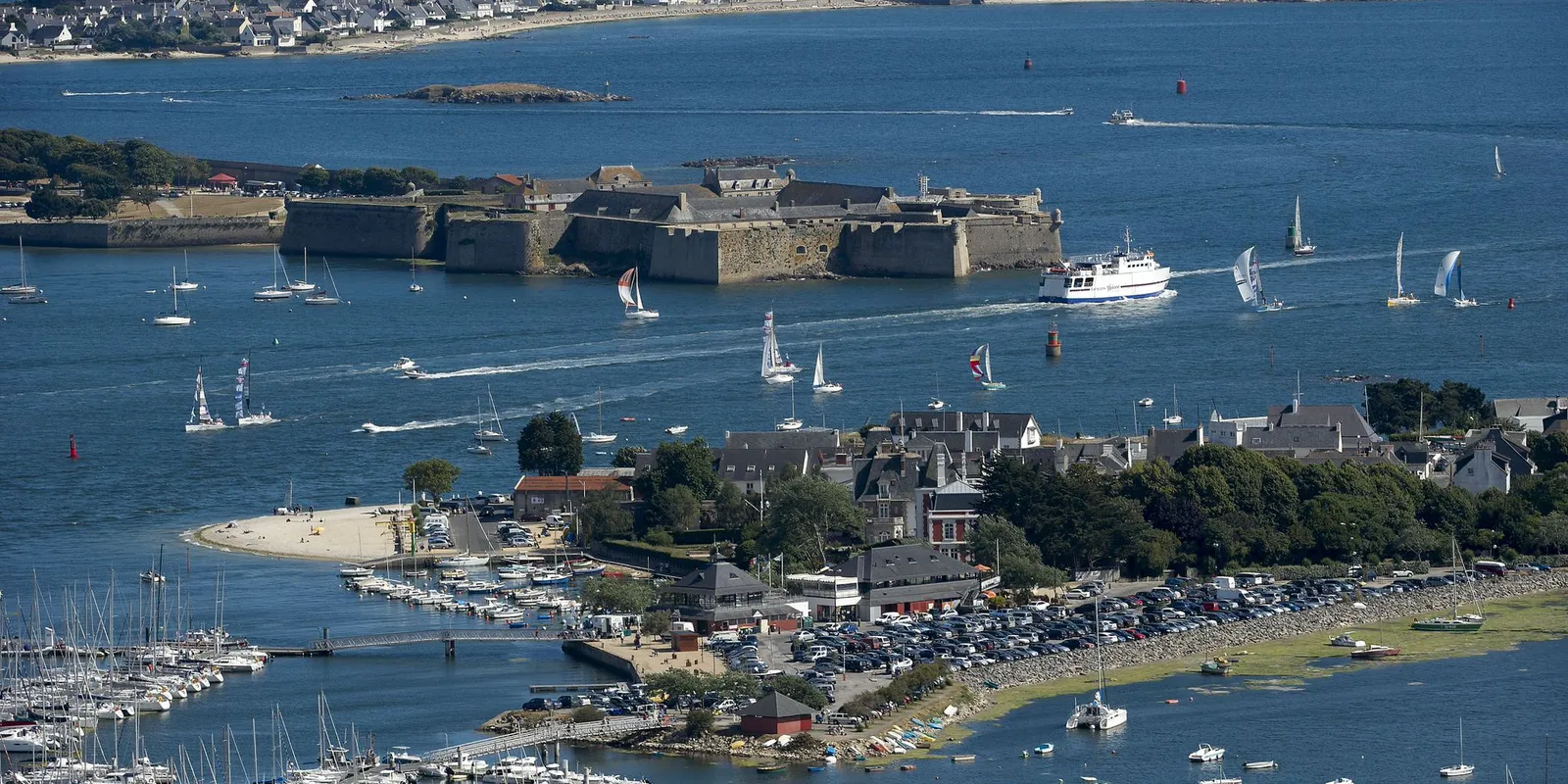 Lorient: dai sottomarini nazisti al festival celtico
