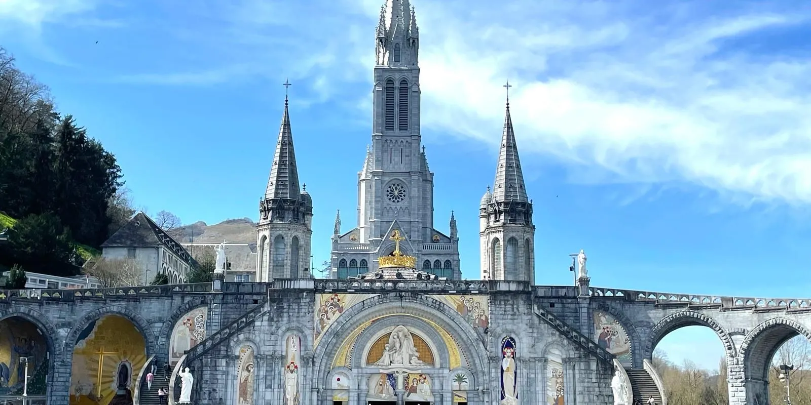 Lourdes: il santuario nato da un'apparizione