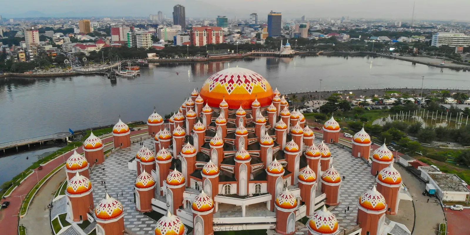 Makassar: la porta verso Sulawesi e il popolo Toraja