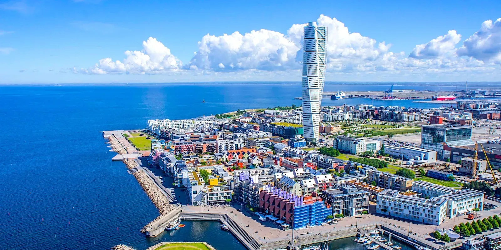 Malmö: la torre ruotata sull'Öresund