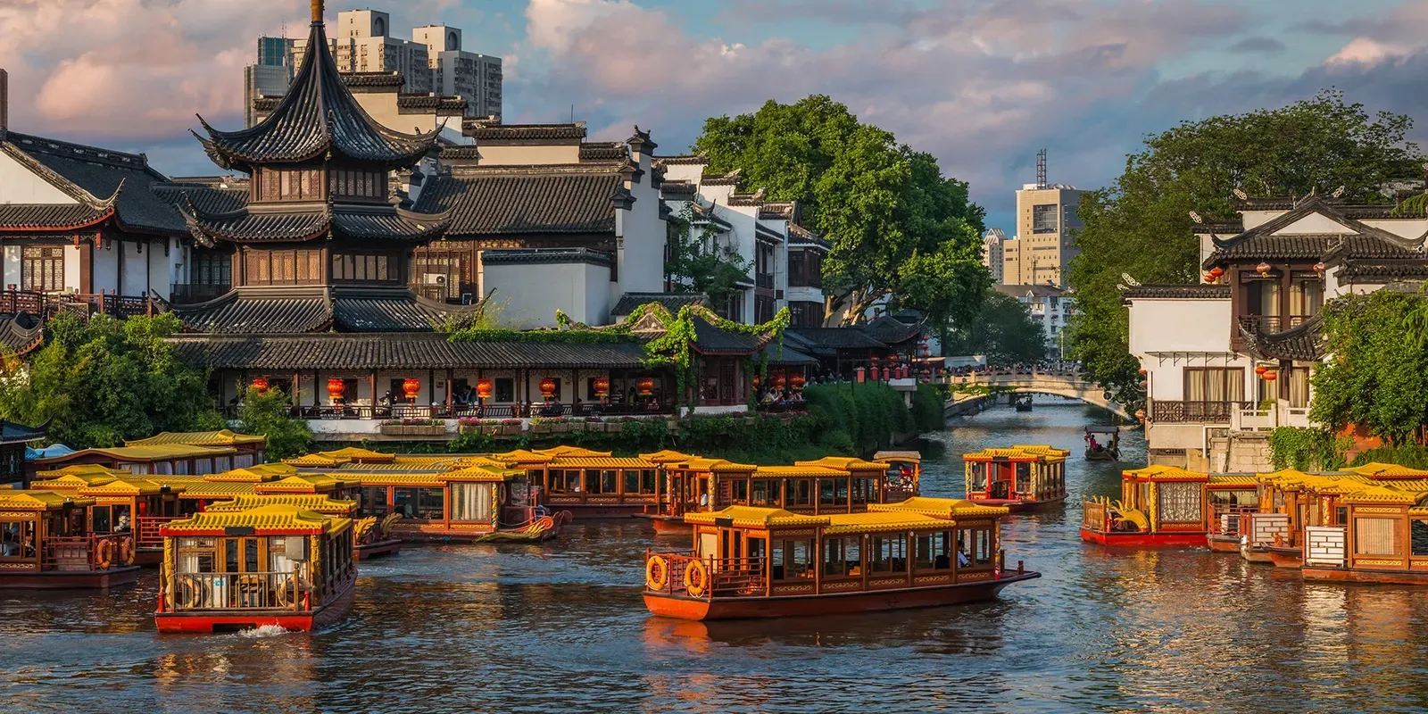 Nanjing: mura imperiali e memoria del Novecento
