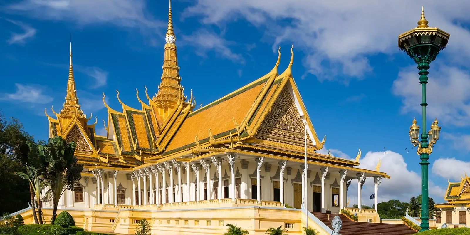 Phnom Penh in un giorno: palazzi e memoria