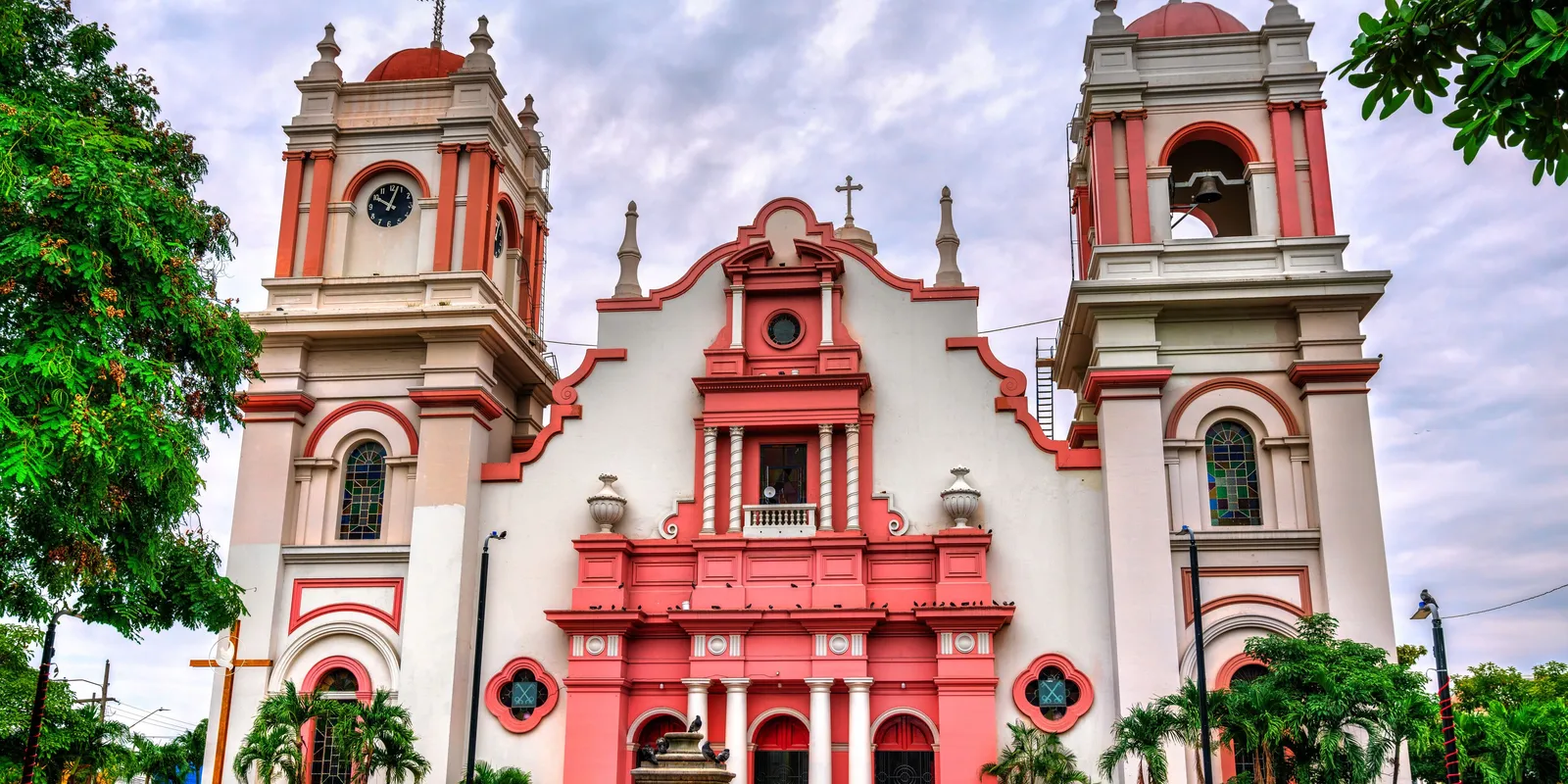 San Pedro Sula in un giorno: mercati e cattedrale