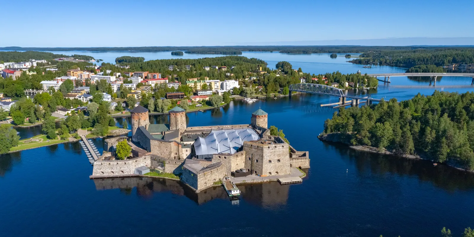 Savonlinna: o castelo no lago dos mil ilhéus