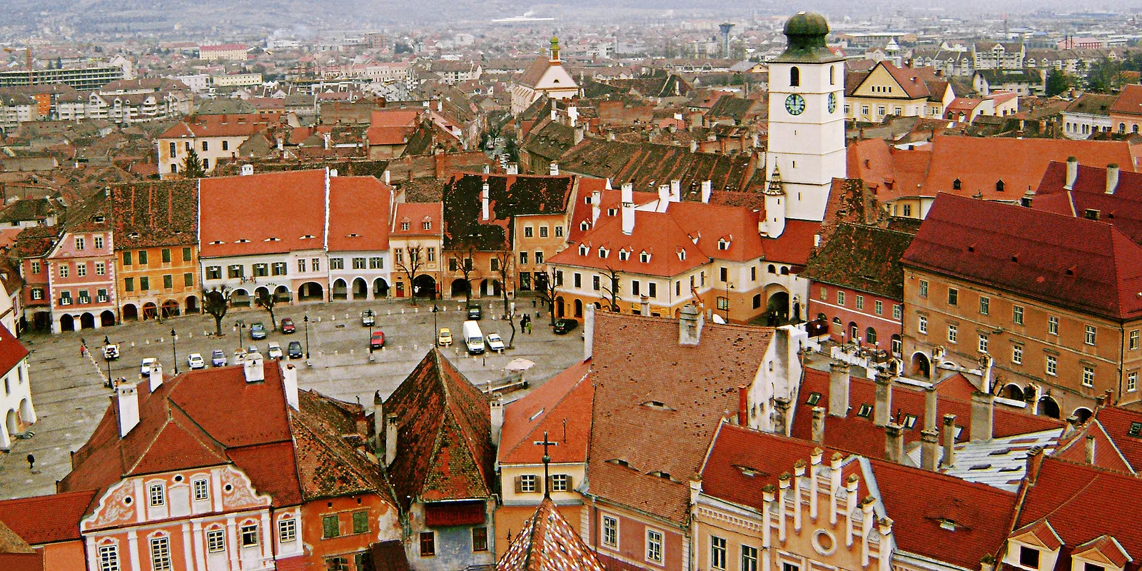 Sibiu: de huizen met ogen van het Saksische Transsylvanië