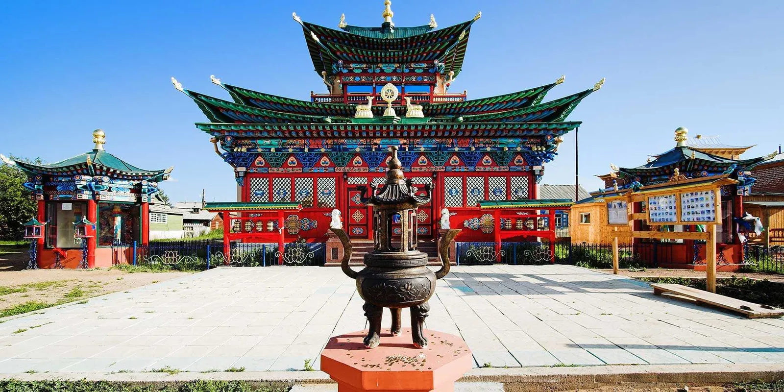Ulan-Udè: il tempio buddista e la testa di Lenin più grande del mondo