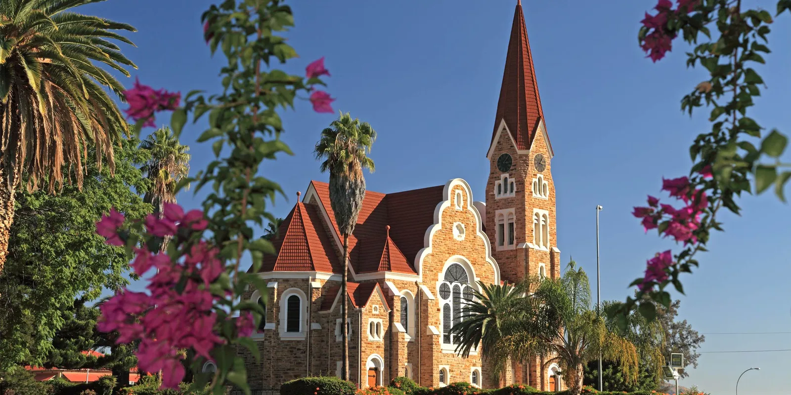 Windhoek: chiese luterane e meteoriti in centro