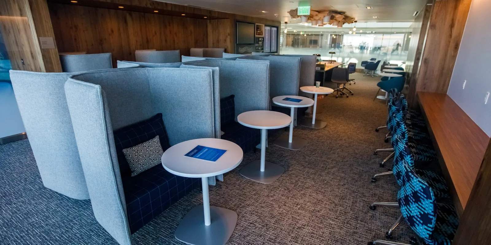 Lounge a Denver: compagnia, carta o ingresso singolo?